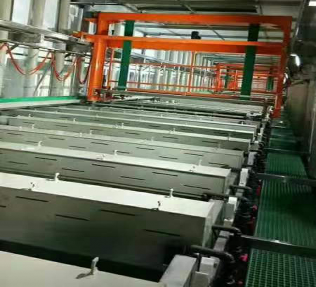 Gantry type electroplating oxidation production line